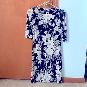 Tommy Hilfiger Women’s size 2 fitted dress. Navy blue and white